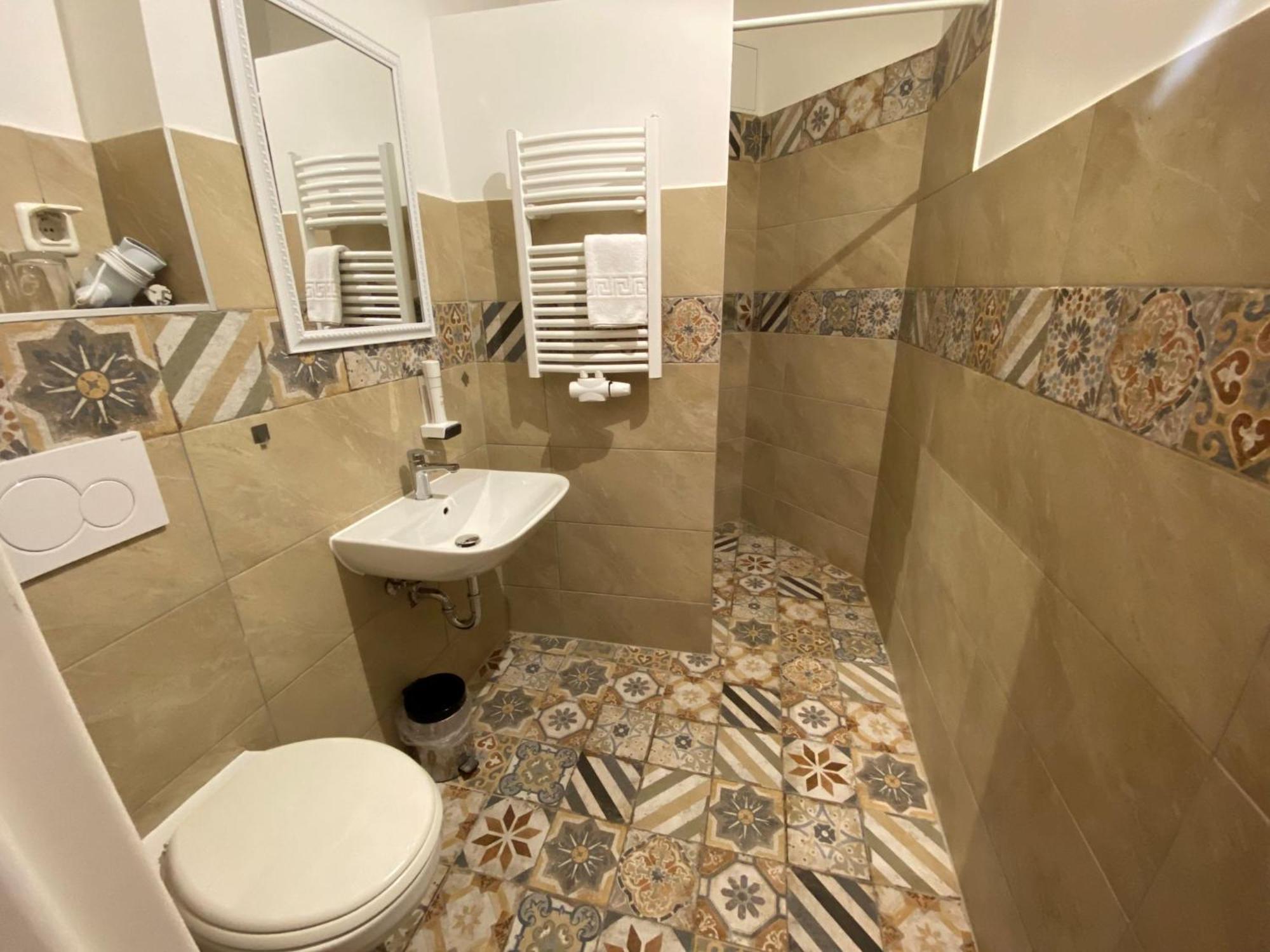 Avalon Bed & Breakfast Themen/- Nichtraucherhotel Hanovra Exterior foto
